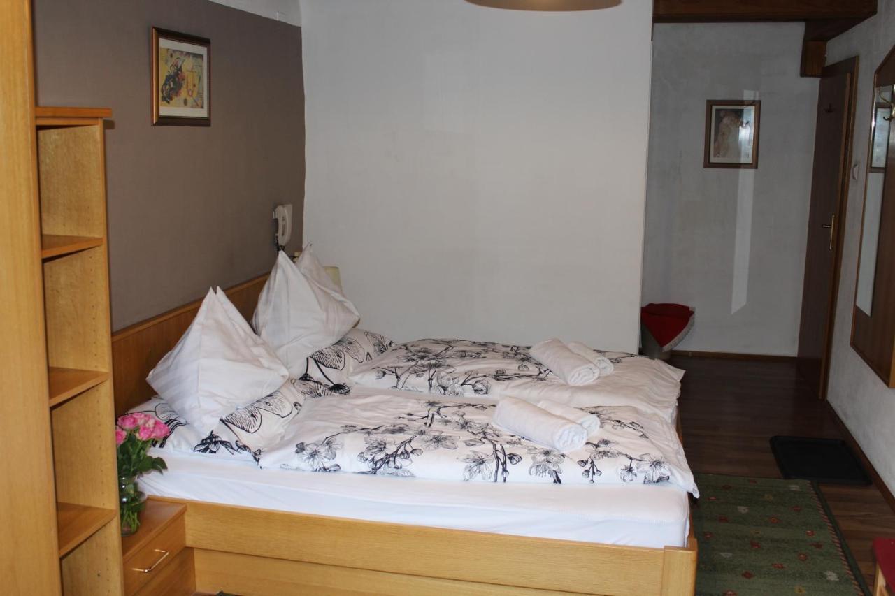 Hotel Alt Kirchheim Бад-Кляйнкірхгайм Екстер'єр фото